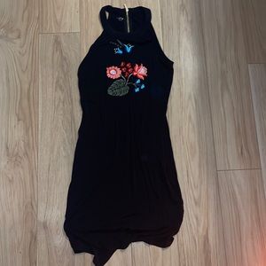 BEBE Black soft dress with floral embroidery